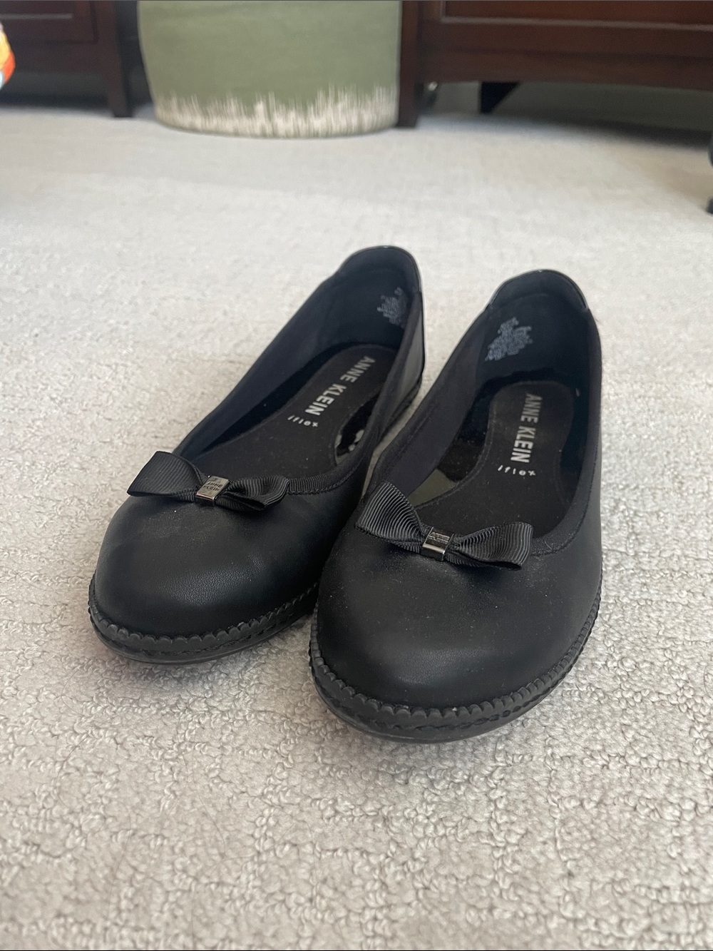 Anne Klein Black Ribbon Accent Flat Size 6.5 - Picture 2 of 7